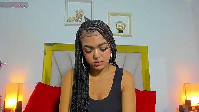 Snapshot of vahiolet_fuentes chatting on December 12, 3:10 am vahiolet fuentes online show from December 12, 3:10 am