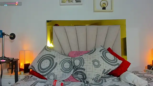 Snapshot of vahiolet_fuentes chatting on December 14, 2:56 am vahiolet fuentes online show from December 14, 2:56 am