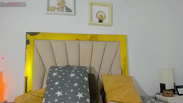 Snapshot of vahiolet_fuentes chatting on January 4, 3:29 am vahiolet fuentes online show from January 4, 3:29 am