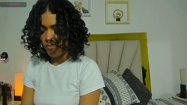 Snapshot of vahiolet_fuentes chatting on January 15, 3:00 am vahiolet fuentes online show from January 15, 3:00 am