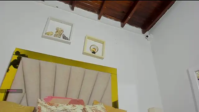 Snapshot of vahiolet_fuentes chatting on January 28, 3:04 am vahiolet fuentes online show from January 28, 3:04 am