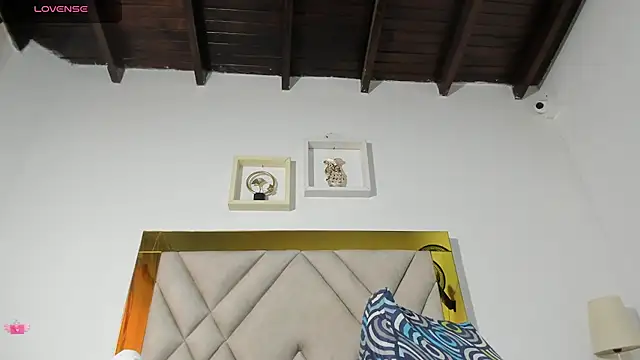 Snapshot of vahiolet_fuentes chatting on February 12, 7:13 pm vahiolet fuentes online show from February 12, 7:13 pm