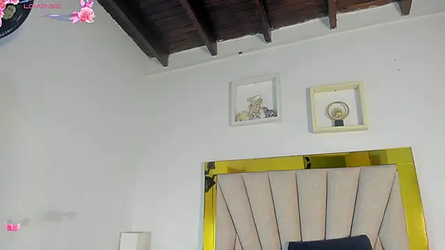 Snapshot of vahiolet_fuentes chatting on September 13, 3:17 am vahiolet fuentes online show from September 13, 3:17 am