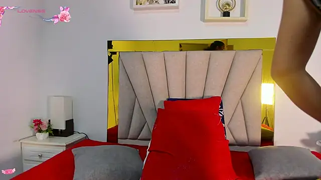 Snapshot of vahiolet_fuentes chatting on October 15, 3:06 am vahiolet fuentes online show from October 15, 3:06 am