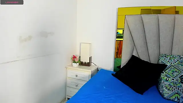 Snapshot of vahiolet_fuentes chatting on November 25, 3:06 am vahiolet fuentes online show from November 25, 3:06 am