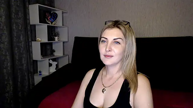 Snapshot of Amelia_Harper chatting on December 1, 4:40 pm Amelia Harper online show from December 1, 4:40 pm
