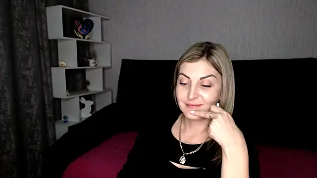 Snapshot of Amelia_Harper chatting on December 6, 6:39 pm Amelia Harper online show from December 6, 6:39 pm