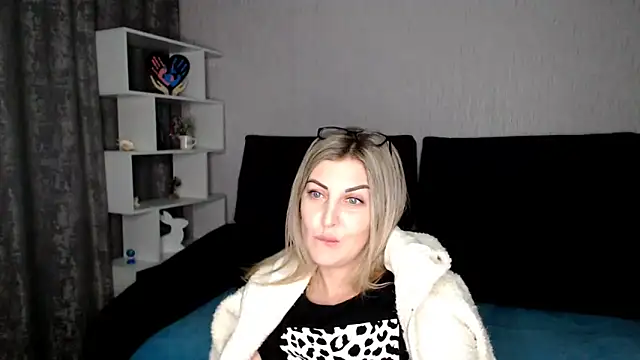 Snapshot of Amelia_Harper chatting on December 9, 6:14 pm Amelia Harper online show from December 9, 6:14 pm