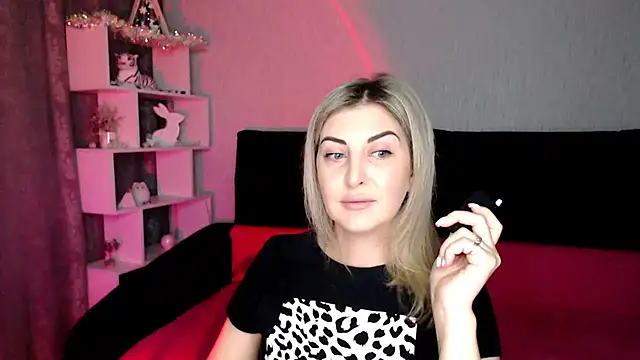 Snapshot of Amelia_Harper chatting on December 18, 2:17 pm Amelia Harper online show from December 18, 2:17 pm