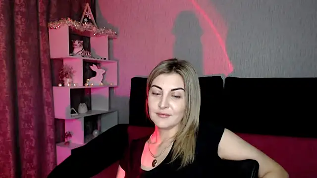 Snapshot of Amelia_Harper chatting on December 22, 5:42 pm Amelia Harper online show from December 22, 5:42 pm