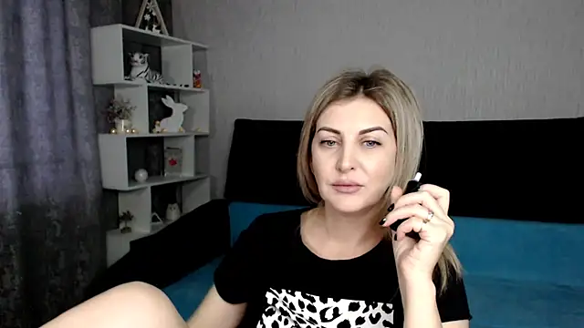 Snapshot of Amelia_Harper chatting on January 19, 1:01 pm Amelia Harper online show from January 19, 1:01 pm