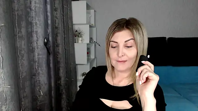 Snapshot of Amelia_Harper chatting on February 28, 3:26 pm Amelia Harper online show from February 28, 3:26 pm