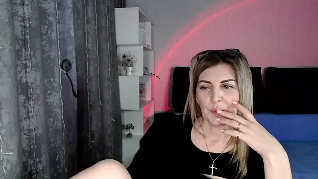Snapshot of Amelia_Harper chatting on March 9, 5:49 pm Amelia Harper online show from March 9, 5:49 pm