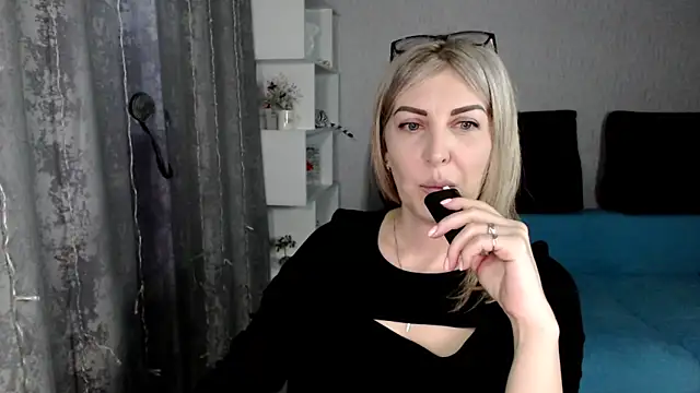 Snapshot of Amelia_Harper chatting on March 12, 2:45 pm Amelia Harper online show from March 12, 2:45 pm