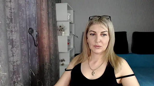 Snapshot of Amelia_Harper chatting on March 13, 10:47 am Amelia Harper online show from March 13, 10:47 am