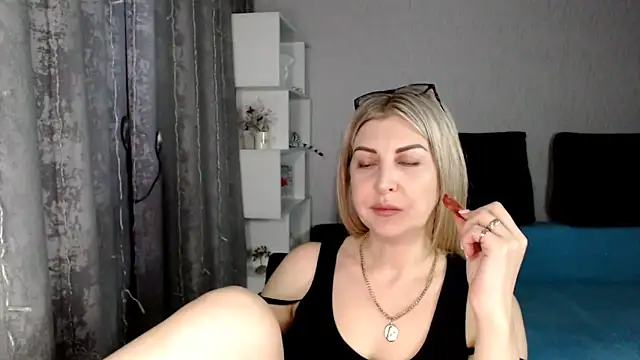 Snapshot of Amelia_Harper chatting on March 13, 2:44 pm Amelia Harper online show from March 13, 2:44 pm
