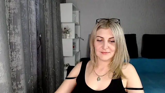 Snapshot of Amelia_Harper chatting on March 13, 5:50 pm Amelia Harper online show from March 13, 5:50 pm