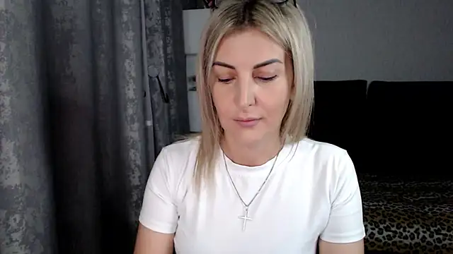 Snapshot of Amelia_Harper chatting on September 13, 1:55 pm Amelia Harper online show from September 13, 1:55 pm