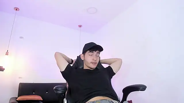 Snapshot of DiegoRogue_ chatting on December 11, 3:37 pm DiegoRogue online show from December 11, 3:37 pm