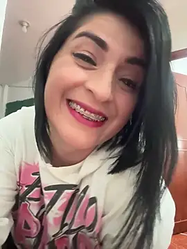 Snapshot of karenlennox1 chatting on March 19, 10:53 pm karenlennox1 online show from March 19, 10:53 pm