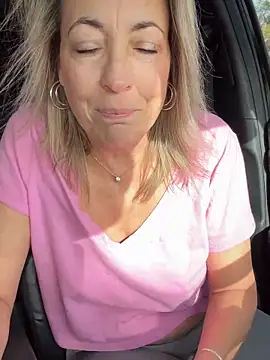 Snapshot of Cherry-red-xo chatting on November 6, 6:09 pm Cherry-red-xo online show from November 6, 6:09 pm