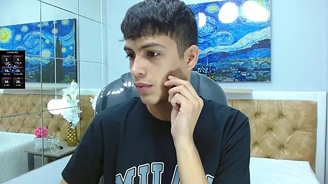 Snapshot of SkinnyBoy_ chatting on October 22, 12:38 pm SkinnyBoy online show from October 22, 12:38 pm