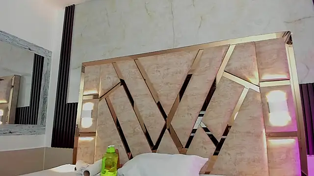 Snapshot of molly_sweetee chatting on October 19, 1:39 am molly sweetee online show from October 19, 1:39 am