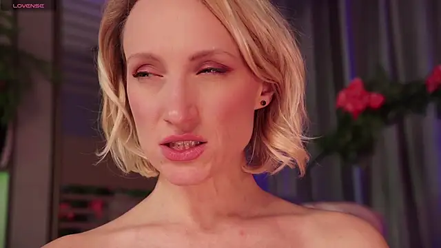 Snapshot of UmaTruewoman chatting on January 2, 9:11 am UmaTruewoman online show from January 2, 9:11 am