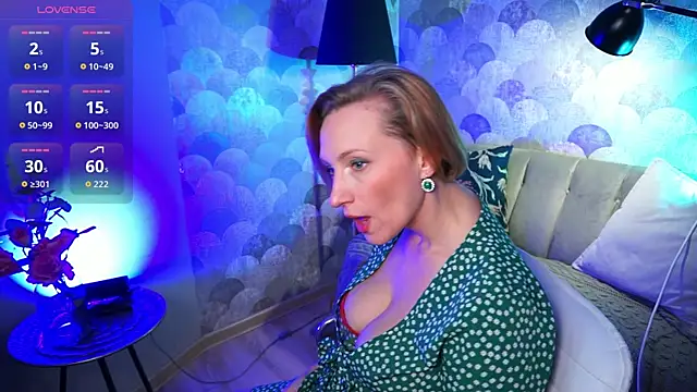 Snapshot of UmaTruewoman chatting on September 18, 6:15 am UmaTruewoman online show from September 18, 6:15 am