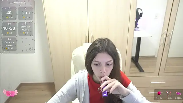 Snapshot of Billly1Love chatting on November 10, 10:42 pm Billly1Love online show from November 10, 10:42 pm