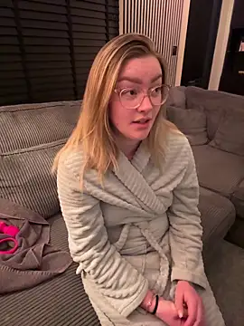 Snapshot of xX_HotCouple_Xx chatting on December 16, 10:04 pm xX HotCouple Xx online show from December 16, 10:04 pm