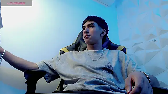 Snapshot of Jake_tripp chatting on December 28, 8:05 am Jake tripp online show from December 28, 8:05 am