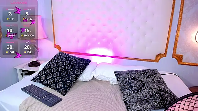 Paiige peach online show from February 27, 11:20 am