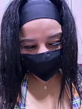 Snapshot of mari_layali chatting on February 18, 12:59 am mari layali online show from February 18, 12:59 am