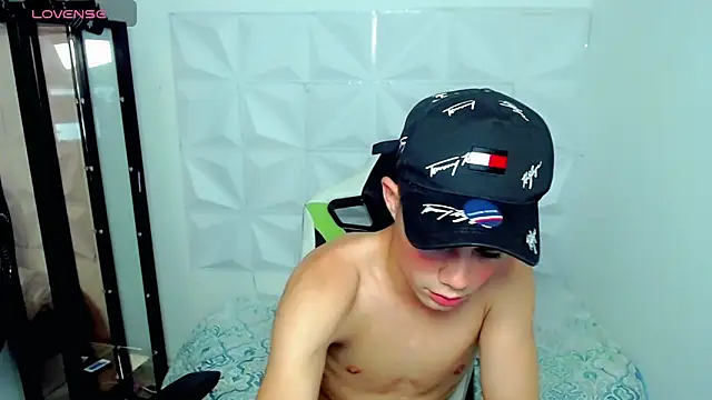 Snapshot of bby_santi chatting on December 4, 7:34 pm bby santi online show from December 4, 7:34 pm