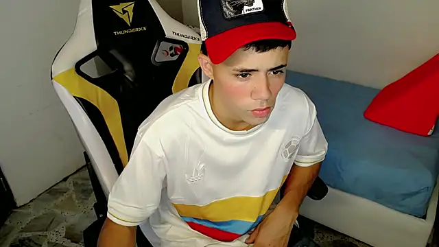 Snapshot of bby_santi chatting on October 30, 3:46 pm bby santi online show from October 30, 3:46 pm