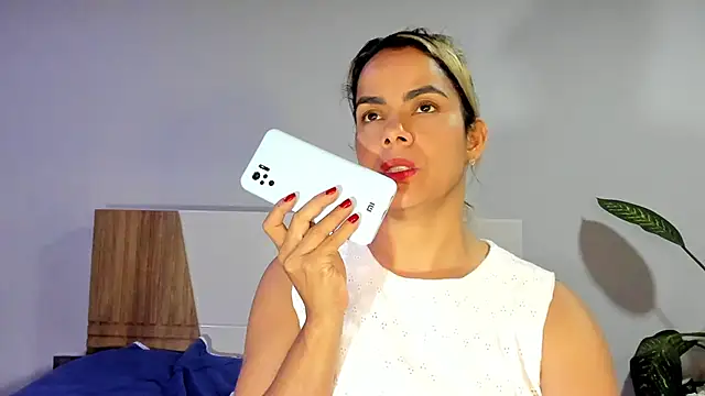 ClaraMariaMon online show from December 31, 11:17 pm