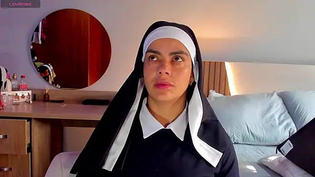 ClaraMariaMon online show from March 11, 1:34 pm