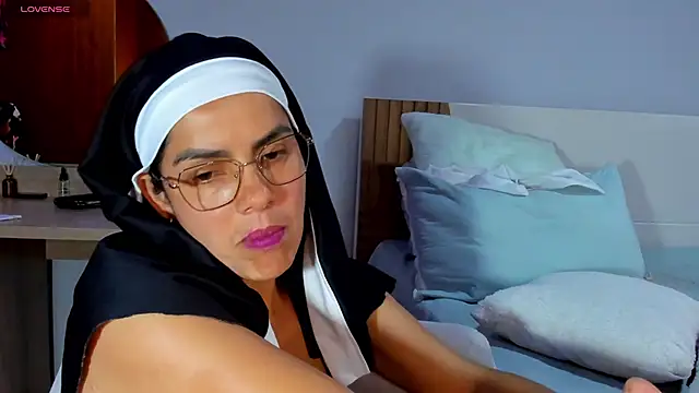 ClaraMariaMon online show from March 14, 10:05 pm