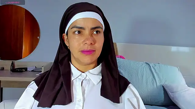 ClaraMariaMon online show from March 15, 1:40 pm