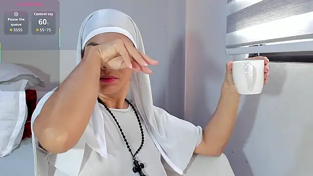 ClaraMariaMon online show from October 25, 1:07 pm