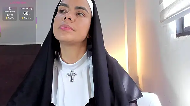 ClaraMariaMon online show from November 4, 3:33 pm