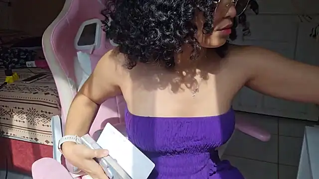 Snapshot of ELIZABETHFX chatting on March 6, 7:21 pm ELIZABETHFX online show from March 6, 7:21 pm