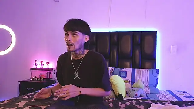 Snapshot of Brutal_Sex_Fucking chatting on October 24, 9:44 pm Brutal Sex Fucking online show from October 24, 9:44 pm