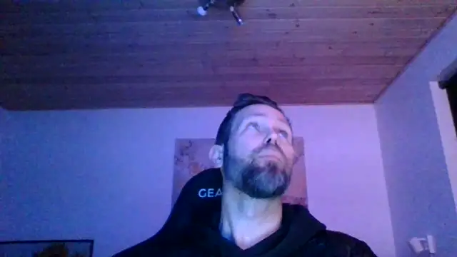 Snapshot of Gotta1 chatting on December 6, 5:44 pm Gotta1 online show from December 6, 5:44 pm