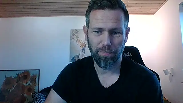 Snapshot of Gotta1 chatting on December 8, 12:41 pm Gotta1 online show from December 8, 12:41 pm