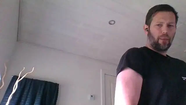 Snapshot of Gotta1 chatting on February 22, 9:34 am Gotta1 online show from February 22, 9:34 am