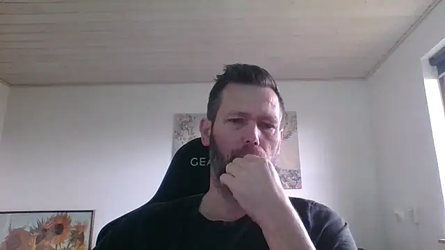 Snapshot of Gotta1 chatting on March 9, 7:56 am Gotta1 online show from March 9, 7:56 am