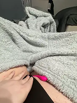 honeyyy24 online show from February 4, 8:06 pm