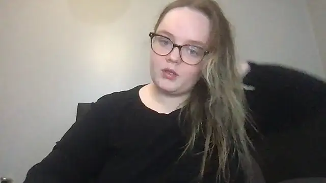 honeyyy24 online show from October 22, 7:02 pm